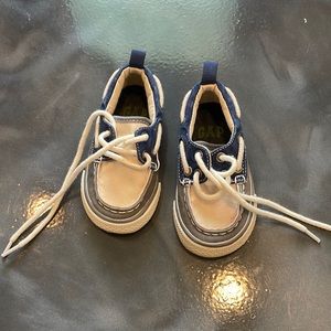 Gap toddler shoes size 5
